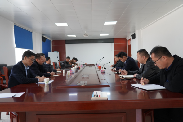 市產(chǎn)業(yè)集團董事長劉培建前往確山縣鑫龍昌調(diào)研工作(1)184.png 市產(chǎn)業(yè)集團董事長劉培建前往確山縣鑫龍昌調(diào)研工作(1)184.png