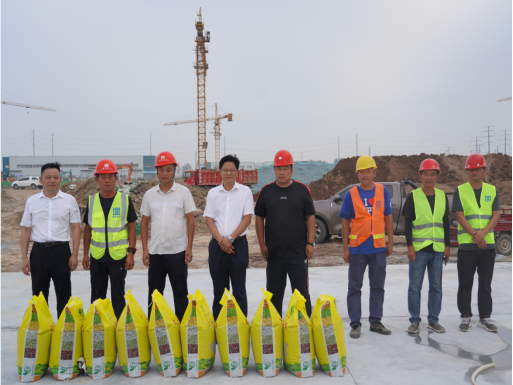 黨委書(shū)記、董事長(zhǎng)劉培建深入工地慰問(wèn)一線員工133.png
